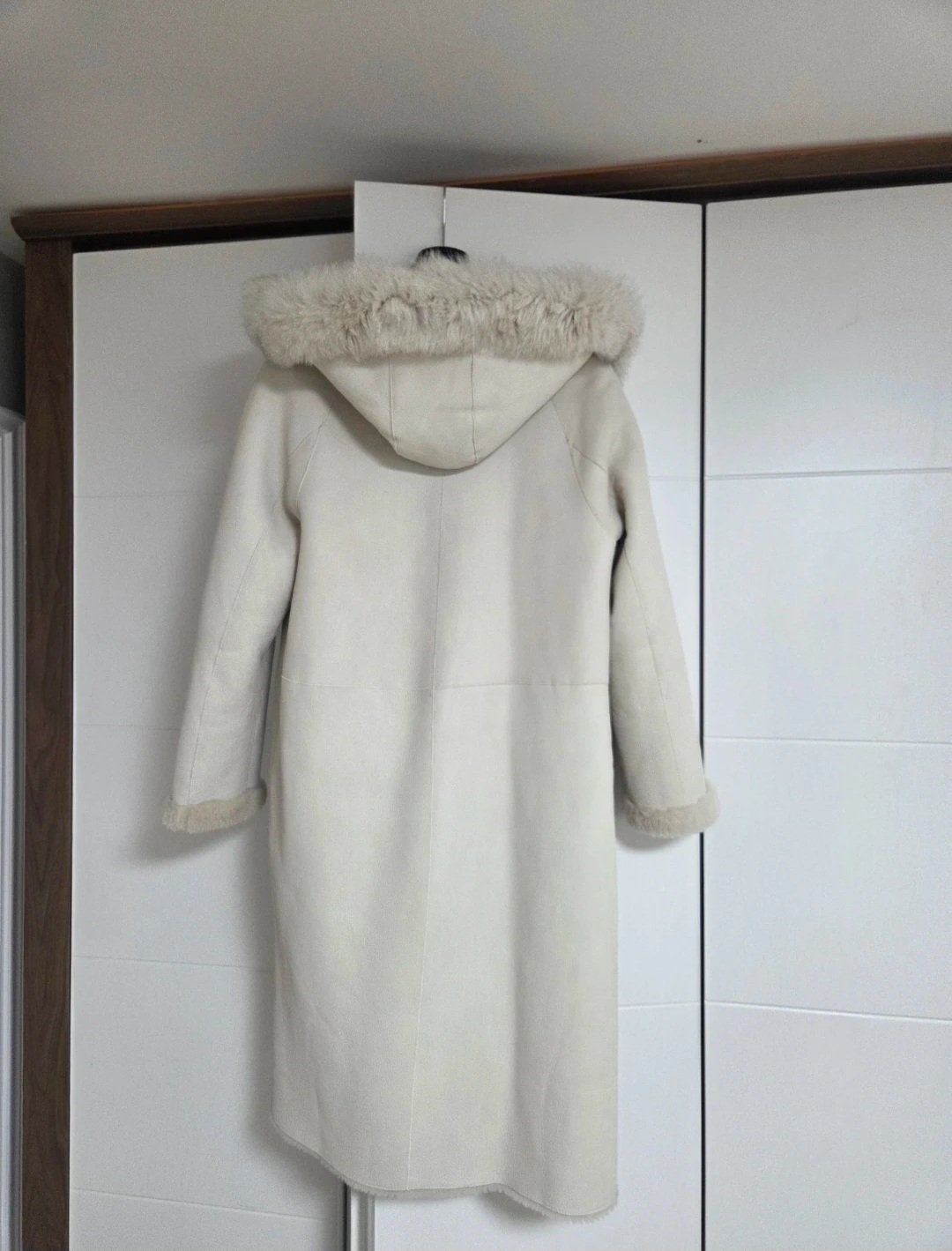 베네통 가죽양털 양면코트